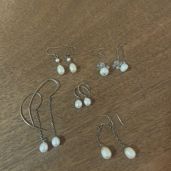 Collection of Pearl Earrings. - Picture 2 of 3